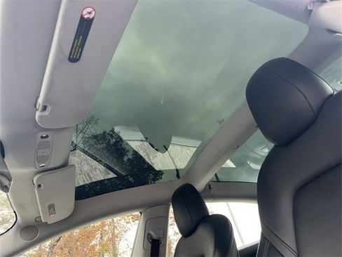 Used 2022 Tesla Model 3 Standard Range image 14