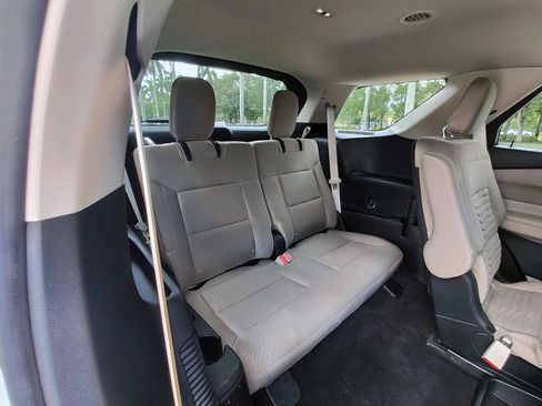 Used 2020 Ford Explorer XLT RWD image 15