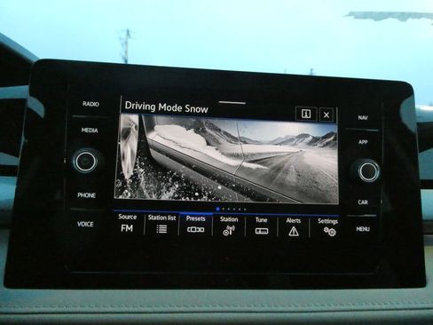 New 2026 Volkswagen Taos SEL image 37