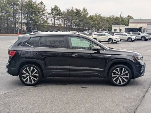 Used 2024 Volkswagen Taos SE image 8