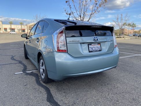 Used 2015 Toyota Prius Two image 2