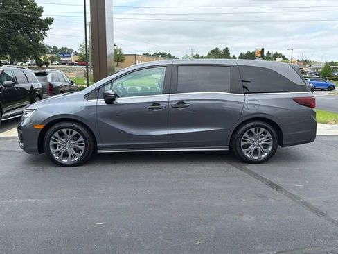 Used 2025 Honda Odyssey Touring image 5