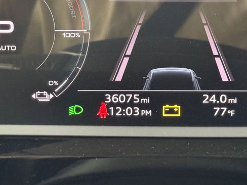 Used 2021 Audi e-tron Prestige w/ Prestige Package image 23