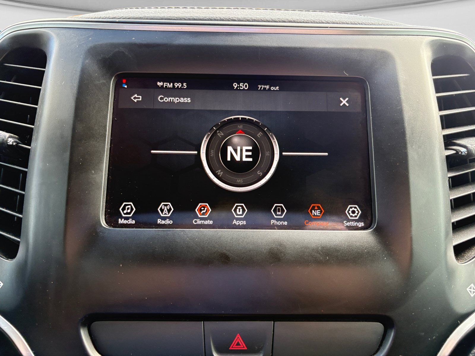 Used 2019 Jeep Cherokee Latitude Plus FWD image 15