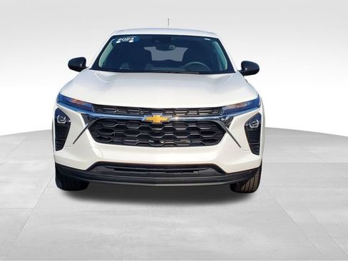 Certified 2024 Chevrolet Trax LS w/ Driver Confidence Package FWD image 8