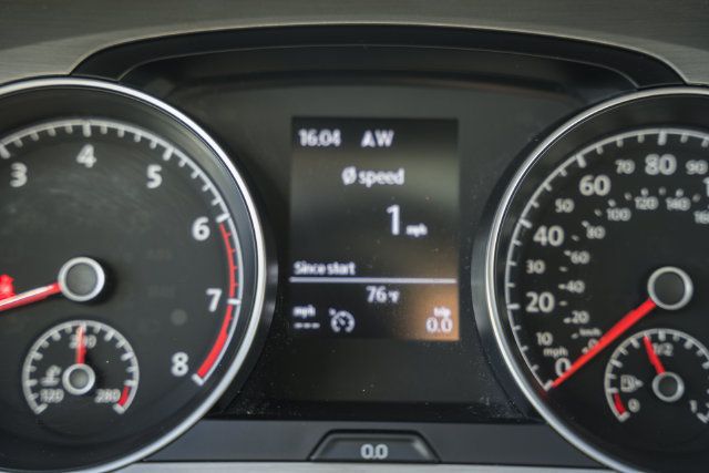 Used 2017 Volkswagen Golf 4-Door FWD image 38