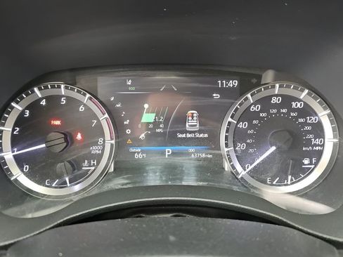 Used 2023 Toyota Highlander XLE image 11