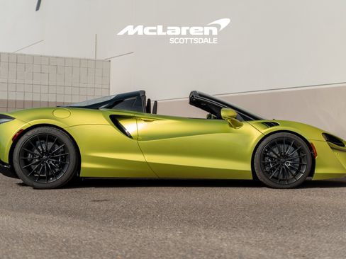 Used 2025 McLaren Artura Spider image 8
