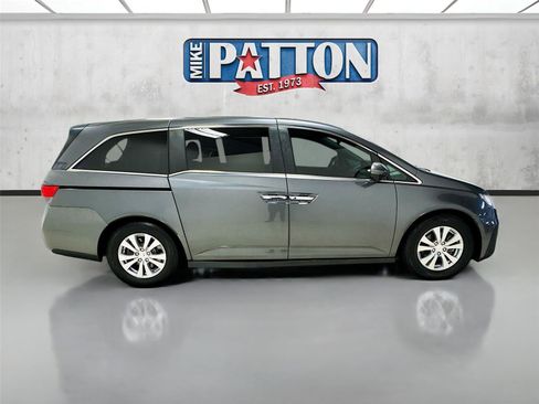 Used 2016 Honda Odyssey SE image 8