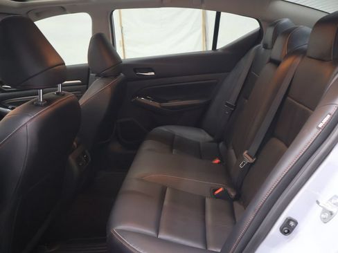 Used 2023 Nissan Altima 2.0 SR FWD image 14