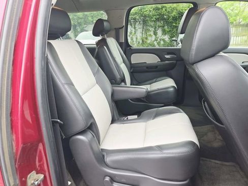Used 2007 Chevrolet Suburban LT w/ LT Preferred Equipment Group AWD/4WD image 17