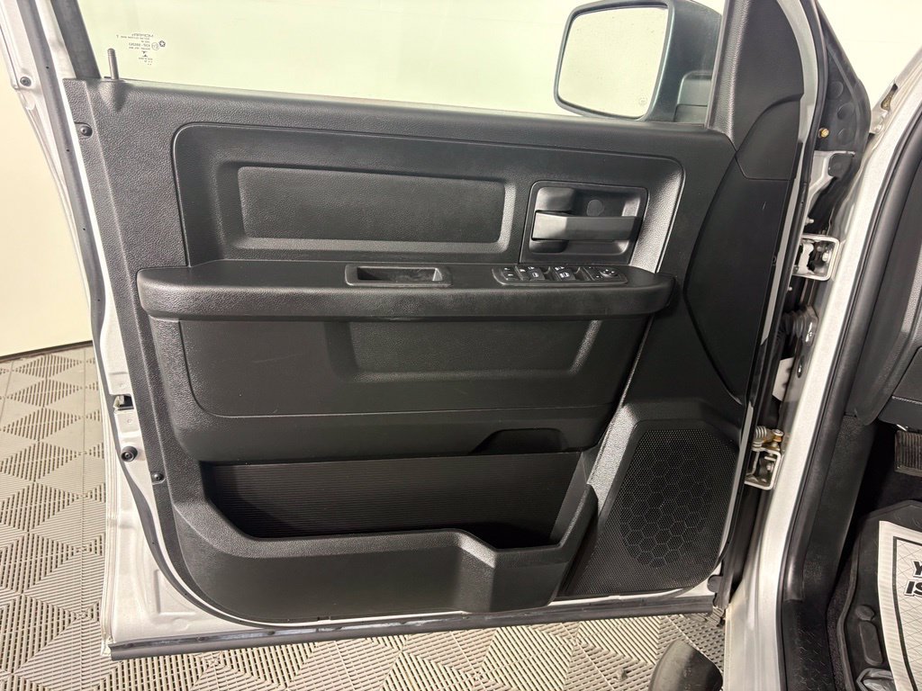 Used 2018 RAM 1500 Express AWD/4WD image 15