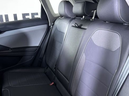 Used 2024 Volkswagen Taos SE image 21