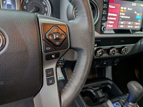 Used 2022 Toyota Tacoma SR5 image 18