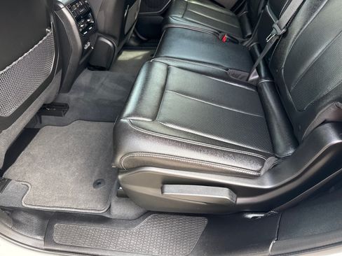 Used 2023 Jeep Grand Cherokee L Limited w/ Luxury Tech Group II AWD/4WD image 12