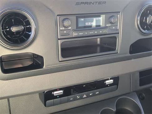 Used 2025 Mercedes-Benz Sprinter 2500 image 25