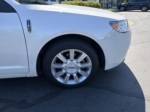 Used 2012 Lincoln MKZ FWD image 13