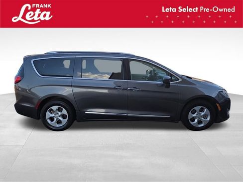 Used 2017 Chrysler Pacifica Touring-L Plus image 13