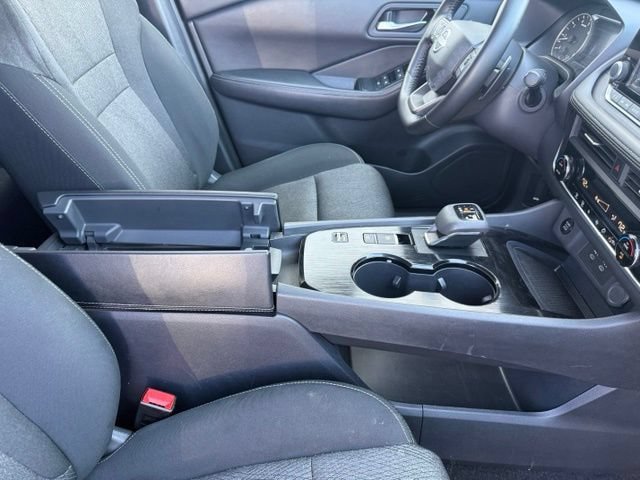 Used 2025 Nissan Rogue SV FWD image 17