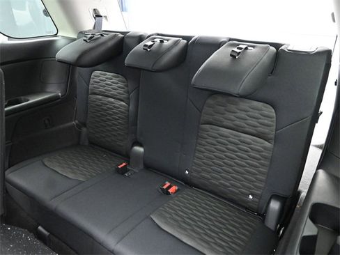 Used 2024 Nissan Pathfinder S image 15