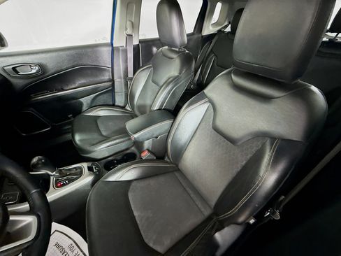 Used 2019 Jeep Compass Latitude FWD image 24