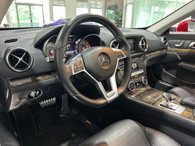 Used 2015 Mercedes-Benz SL 550 w/ Driver Assistance Package image 3