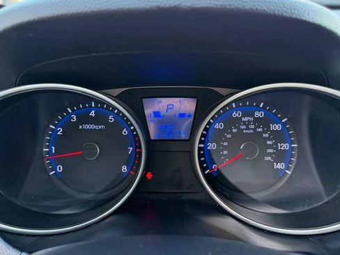 Used 2010 Hyundai Tucson GLS w/ Popular Equipment Pkg 2 FWD image 15
