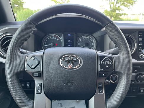 Certified 2022 Toyota Tacoma TRD Off-Road w/ Technology Package image 9