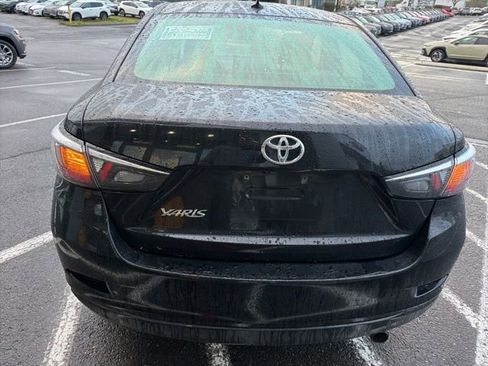 Used 2019 Toyota Yaris L image 7