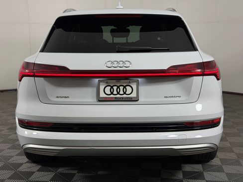 Used 2023 Audi e-tron Premium Plus w/ Premium Plus Package AWD/4WD image 10