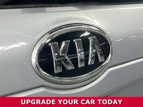 Used 2011 Kia Sedona LX image 29