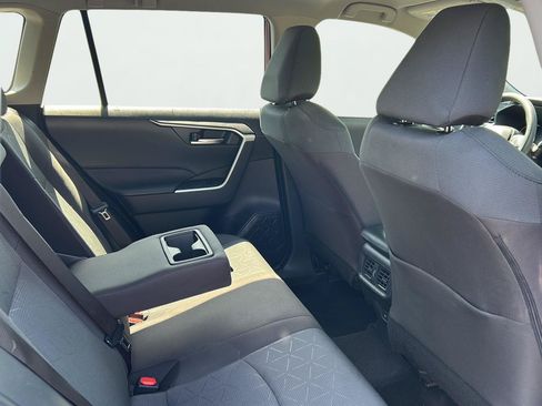Used 2025 Toyota RAV4 XLE AWD/4WD image 13