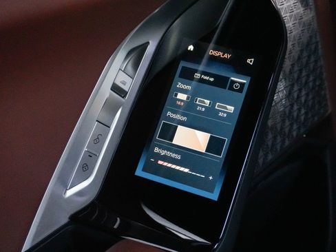 Certified 2023 BMW 760i xDrive w/ Luxury Rear Seating Package image 39