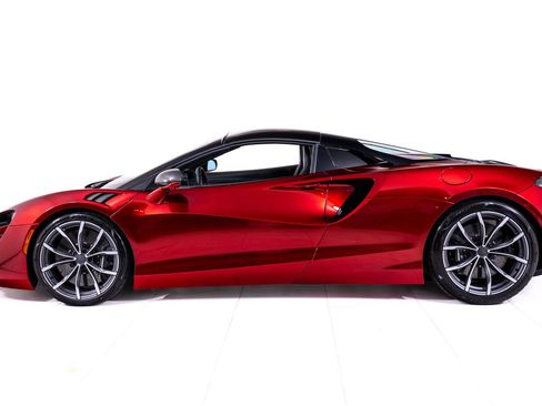 Used 2025 McLaren Artura Spider RWD image 3