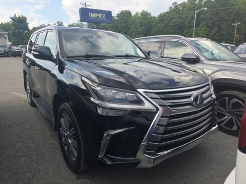 Used 2017 Lexus LX 570 4WD w/ Luxury Package image 2