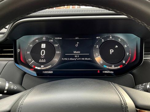 Used 2025 Land Rover Range Rover Sport Dynamic SE image 12