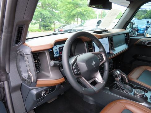 Used 2024 Ford Bronco Outer Banks image 12