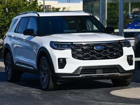 Used 2025 Ford Explorer Platinum w/ Ultimate Package AWD/4WD image 6