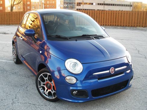 Used 2012 FIAT 500 Sport w/ Safety & Sound Pkg FWD image 2