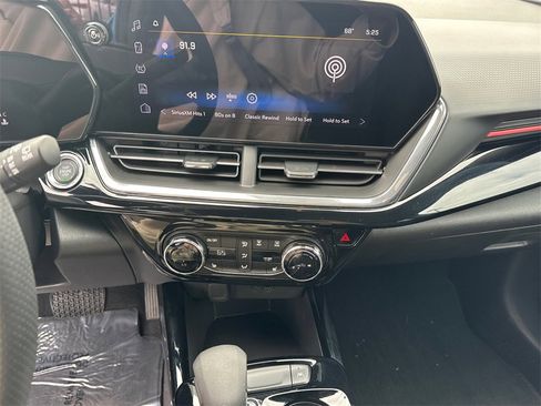 Used 2025 Chevrolet Trax RS w/ Driver Confidence Package image 29