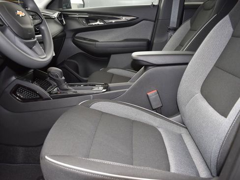 New 2025 Chevrolet TrailBlazer LS w/ LS Convenience Package FWD image 13