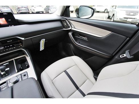 Certified 2025 MAZDA CX-70 3.3 Turbo w/ Premium Package image 9