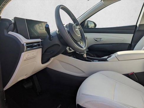 Used 2025 Hyundai Tucson SE image 9