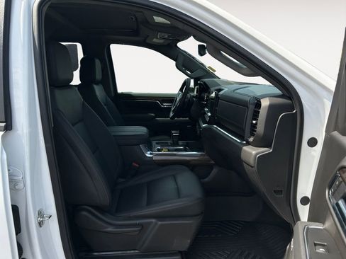 Used 2025 Chevrolet Silverado 1500 LT Trail Boss w/ Convenience Package II AWD/4WD image 24