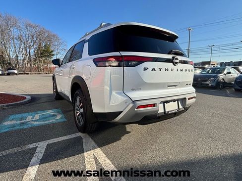 Certified 2025 Nissan Pathfinder SL w/ Lighting Package (N92) image 15