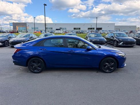 Used 2023 Hyundai Elantra SEL FWD image 2