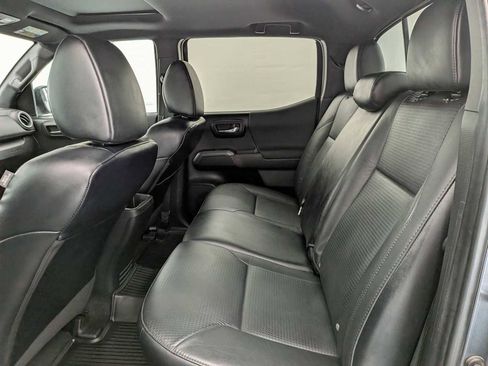 Used 2022 Toyota Tacoma TRD Off-Road w/ TRD Premium Off Road Package AWD/4WD image 21