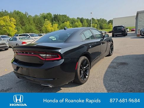 Used 2016 Dodge Charger R/T w/ Blacktop Package RWD image 5