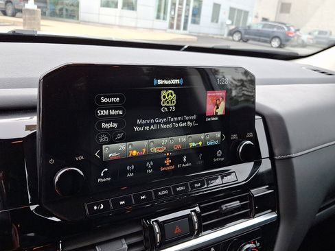 Certified 2023 Nissan Pathfinder SL w/ Lighting Package (N92) image 18