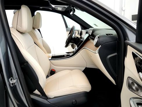 Used 2023 Mercedes-Benz GLC 300 4MATIC image 17